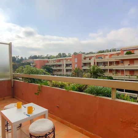 아파트 La Croix Du Sud-4 By Interhome *